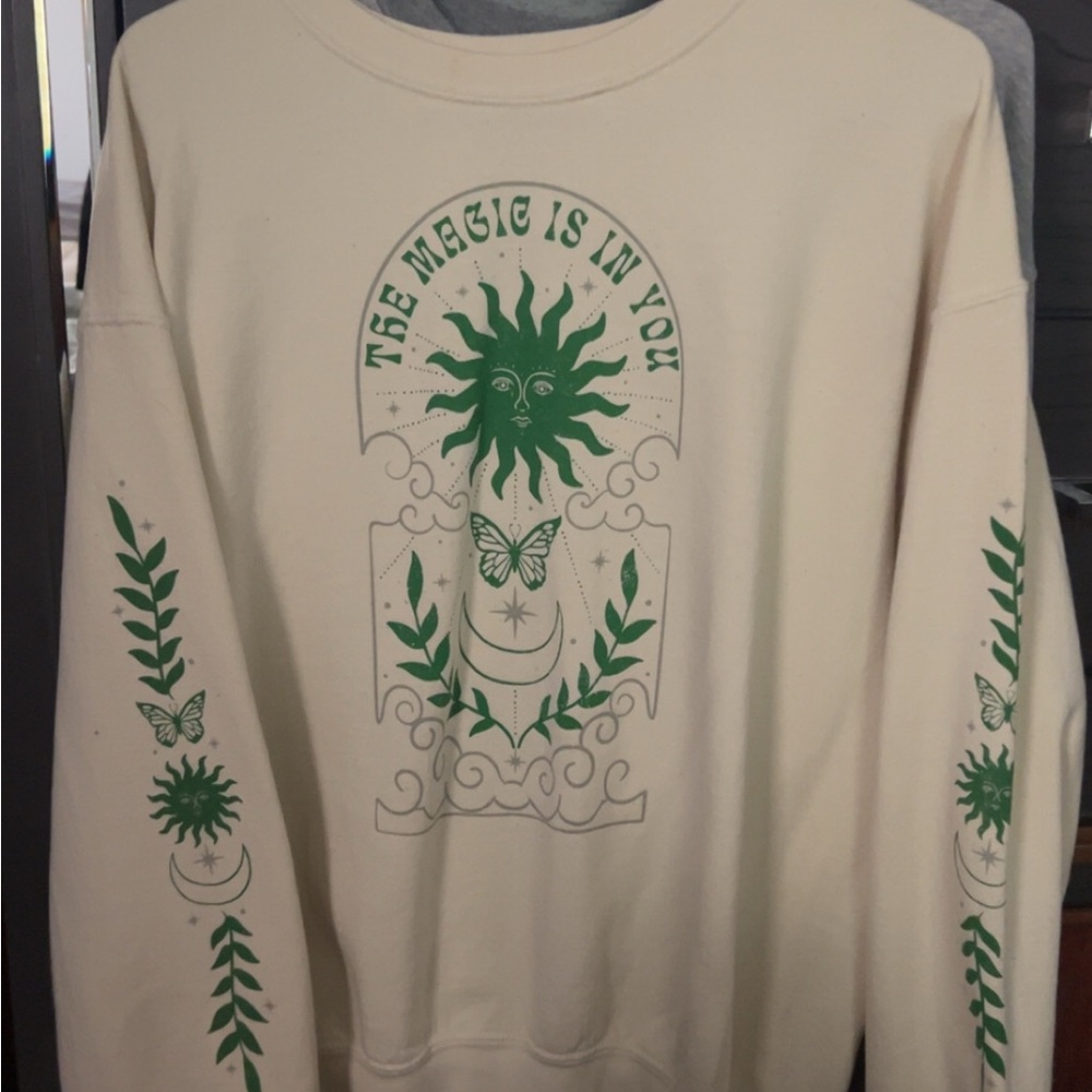PacSun Cream and Green Crewneck Sweater with Graphic Design